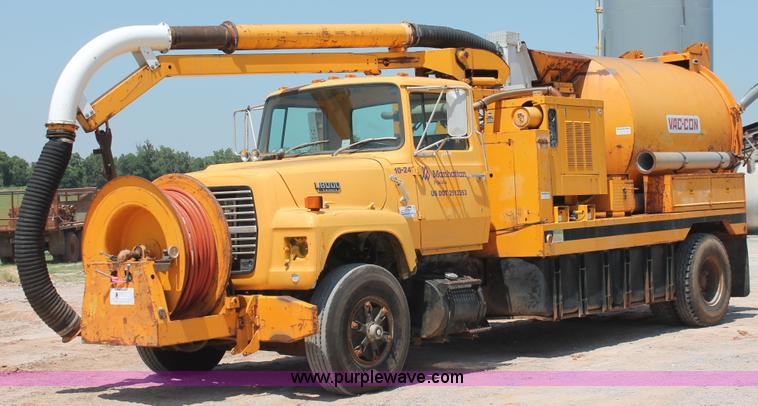 image for item I1592 1988 Ford L8000 vacuum truck