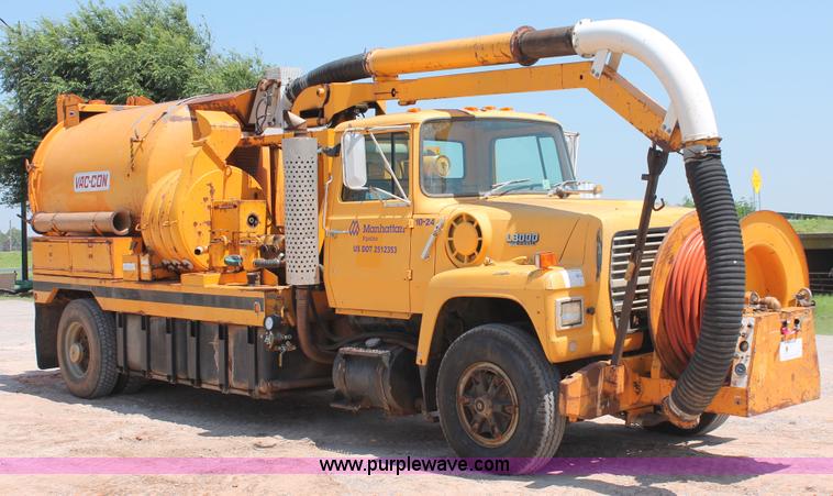 image for item I1592 1988 Ford L8000 vacuum truck
