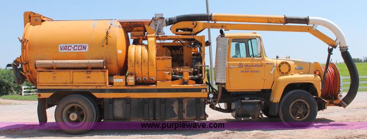 image for item I1592 1988 Ford L8000 vacuum truck