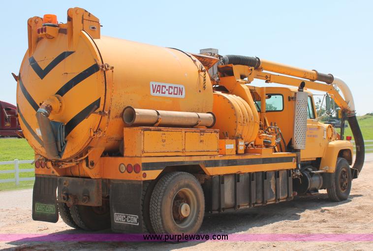 image for item I1592 1988 Ford L8000 vacuum truck