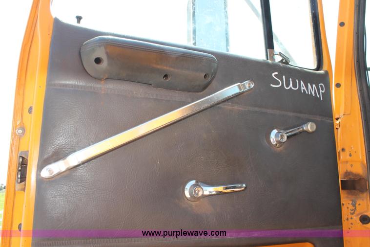 image for item I1592 1988 Ford L8000 vacuum truck