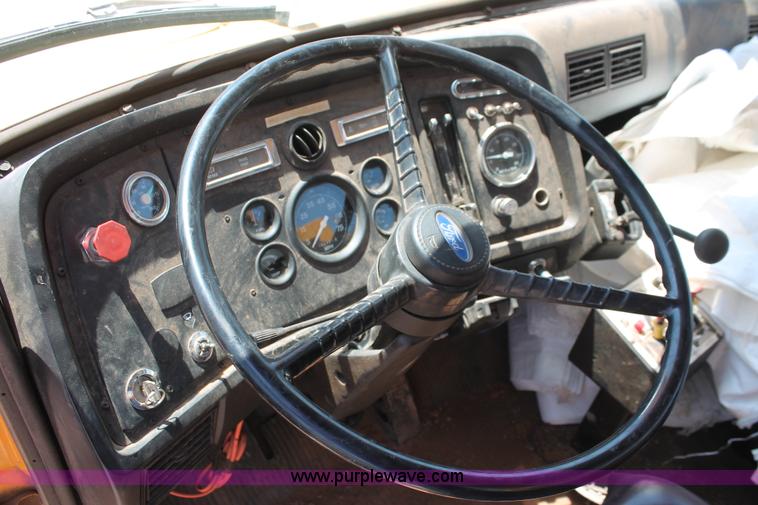 image for item I1592 1988 Ford L8000 vacuum truck