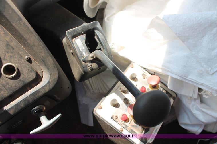 image for item I1592 1988 Ford L8000 vacuum truck