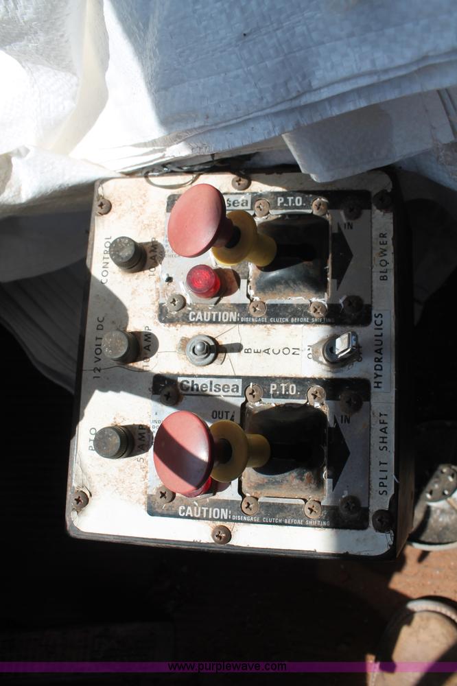 image for item I1592 1988 Ford L8000 vacuum truck