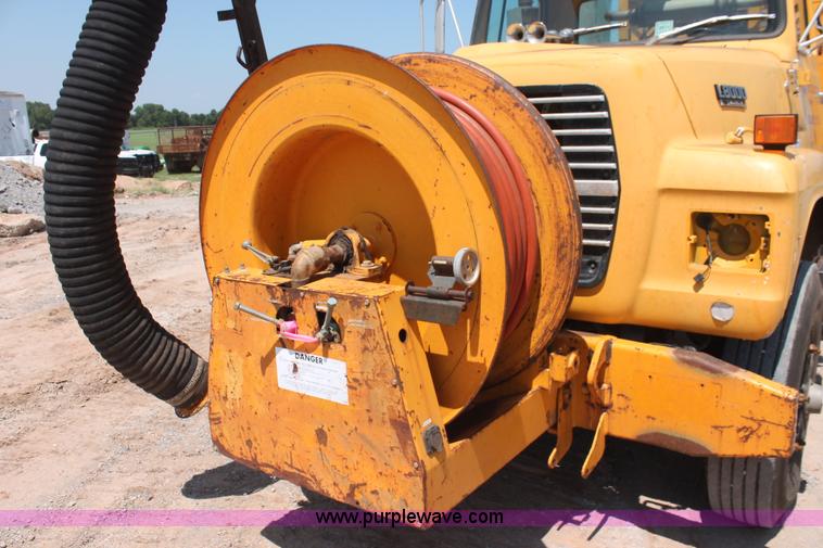 image for item I1592 1988 Ford L8000 vacuum truck