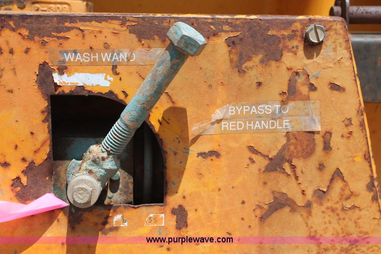 image for item I1592 1988 Ford L8000 vacuum truck