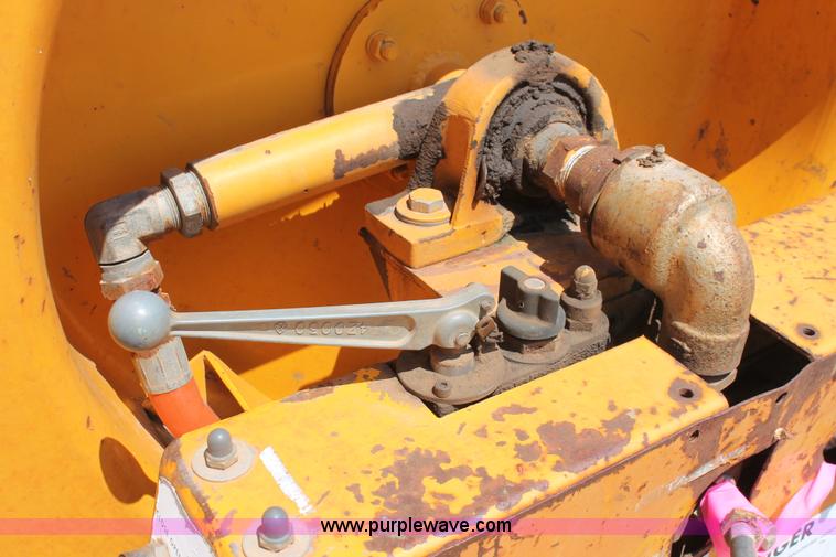 image for item I1592 1988 Ford L8000 vacuum truck