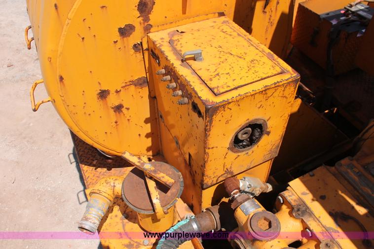 image for item I1592 1988 Ford L8000 vacuum truck