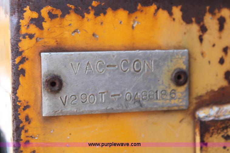 image for item I1592 1988 Ford L8000 vacuum truck