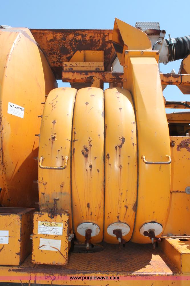 image for item I1592 1988 Ford L8000 vacuum truck