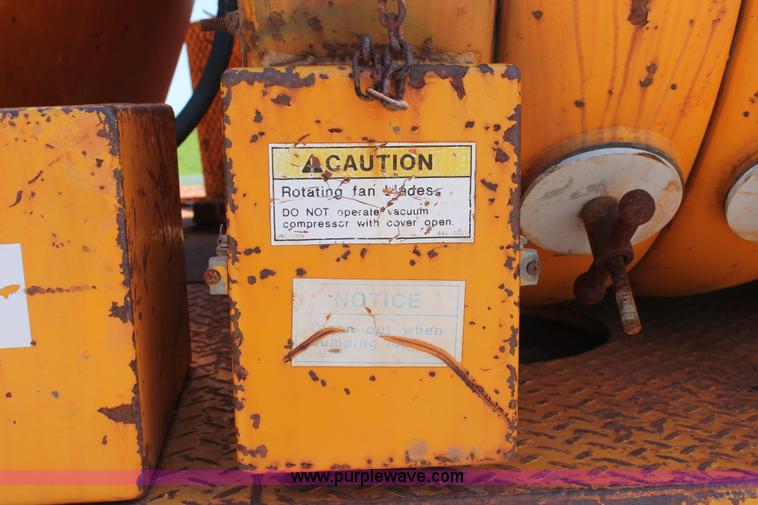 image for item I1592 1988 Ford L8000 vacuum truck