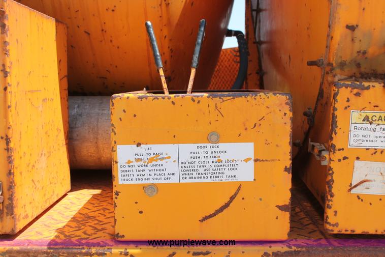 image for item I1592 1988 Ford L8000 vacuum truck