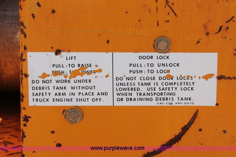 image for item I1592 1988 Ford L8000 vacuum truck