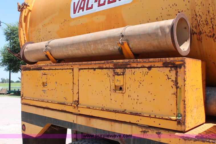 image for item I1592 1988 Ford L8000 vacuum truck