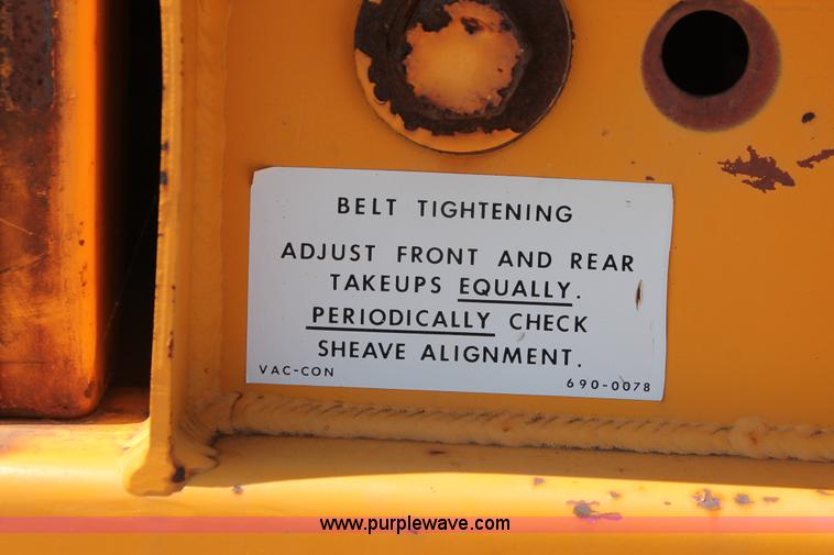 image for item I1592 1988 Ford L8000 vacuum truck