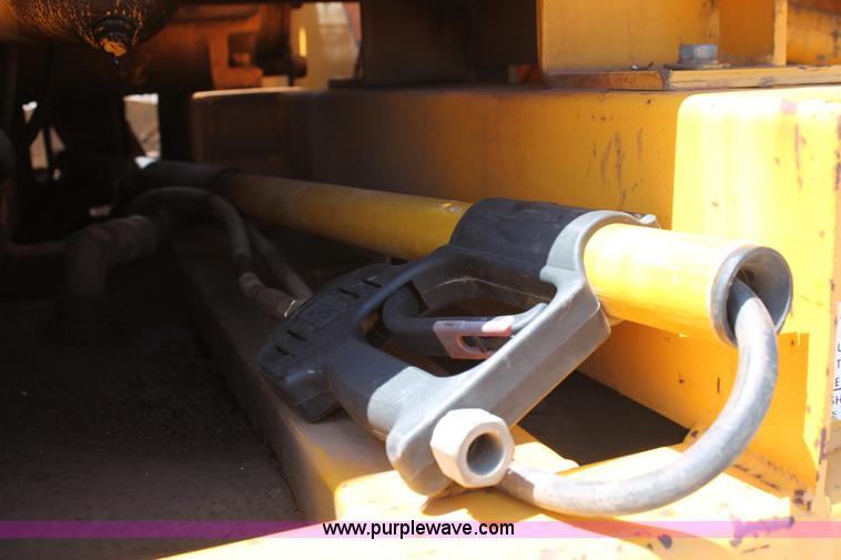 image for item I1592 1988 Ford L8000 vacuum truck