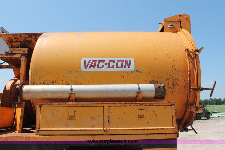 image for item I1592 1988 Ford L8000 vacuum truck