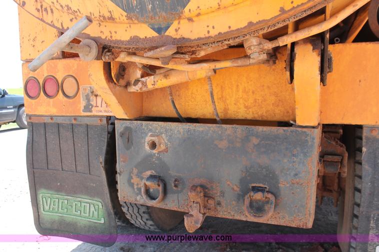 image for item I1592 1988 Ford L8000 vacuum truck