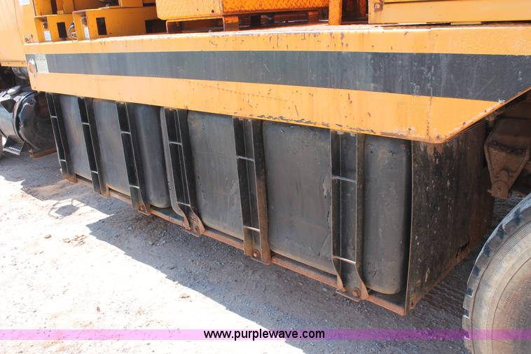 image for item I1592 1988 Ford L8000 vacuum truck