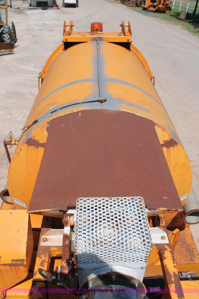 image for item I1592 1988 Ford L8000 vacuum truck