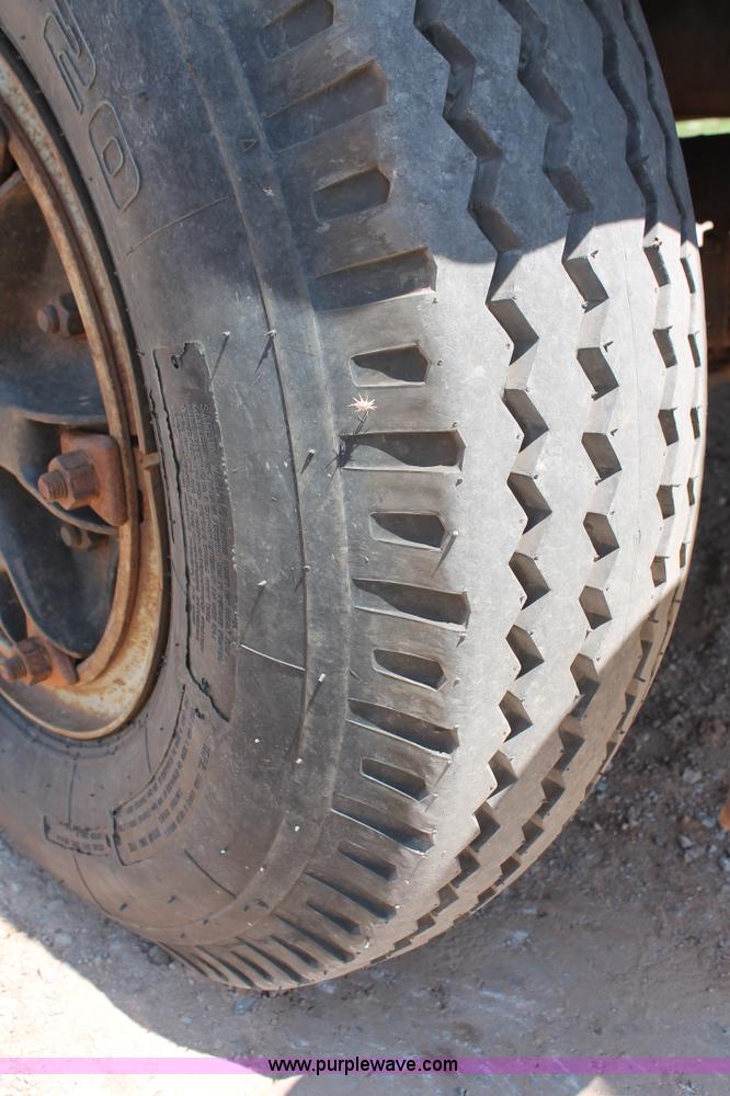 image for item I1592 1988 Ford L8000 vacuum truck