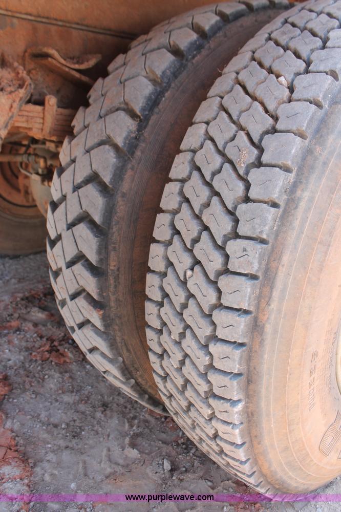 image for item I1592 1988 Ford L8000 vacuum truck