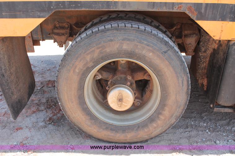 image for item I1592 1988 Ford L8000 vacuum truck