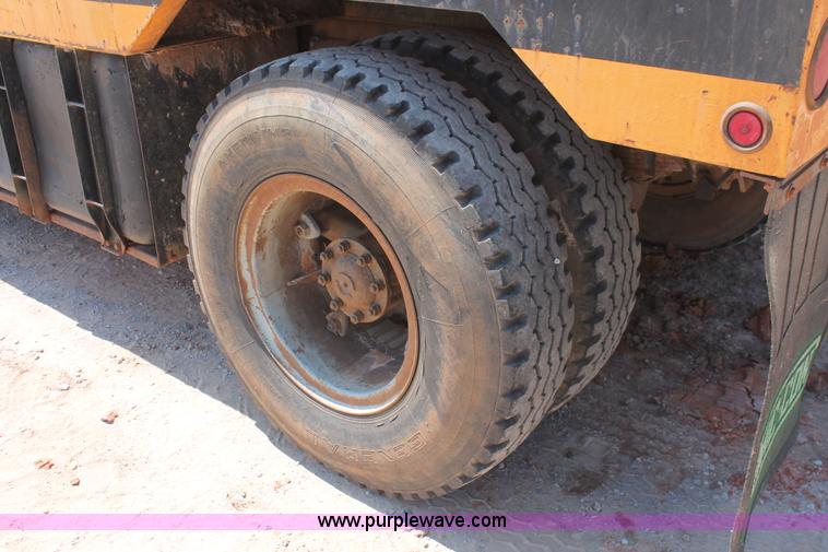 image for item I1592 1988 Ford L8000 vacuum truck