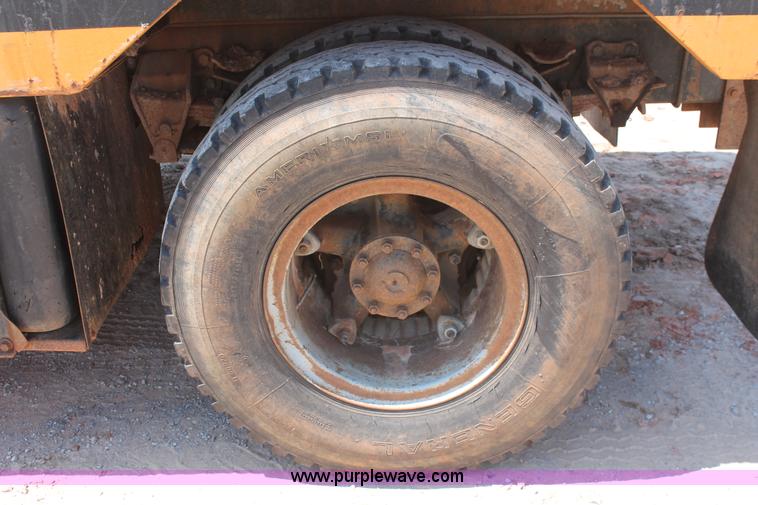 image for item I1592 1988 Ford L8000 vacuum truck