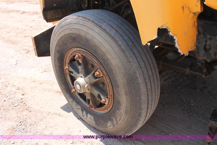 image for item I1592 1988 Ford L8000 vacuum truck