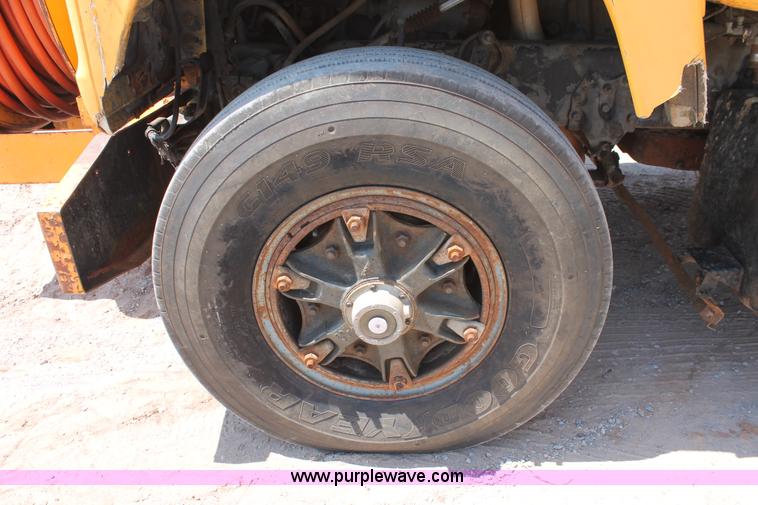 image for item I1592 1988 Ford L8000 vacuum truck