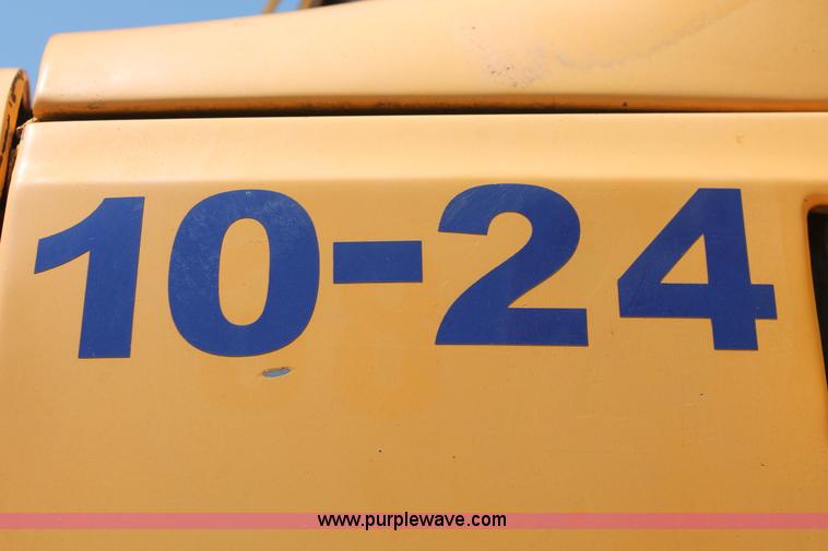 image for item I1592 1988 Ford L8000 vacuum truck