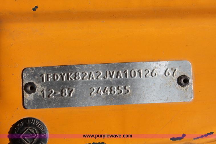 image for item I1592 1988 Ford L8000 vacuum truck