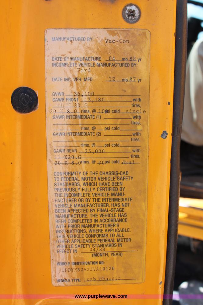 image for item I1592 1988 Ford L8000 vacuum truck