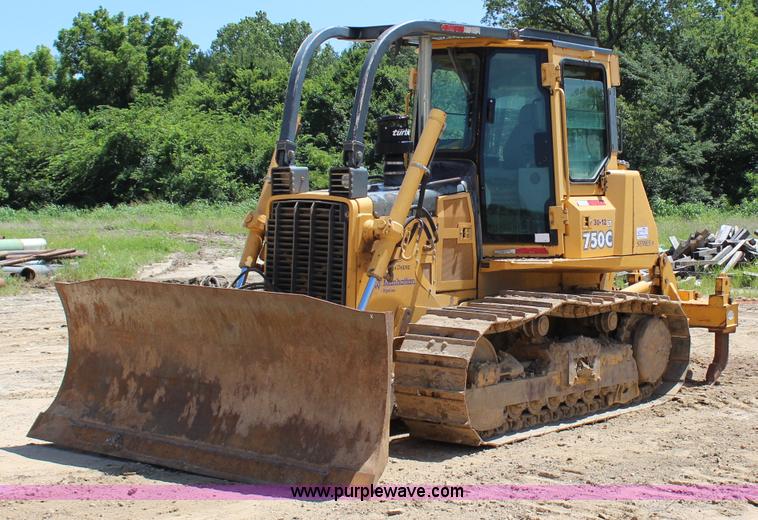 image for item I1593 2004 John Deere 750C LT dozer