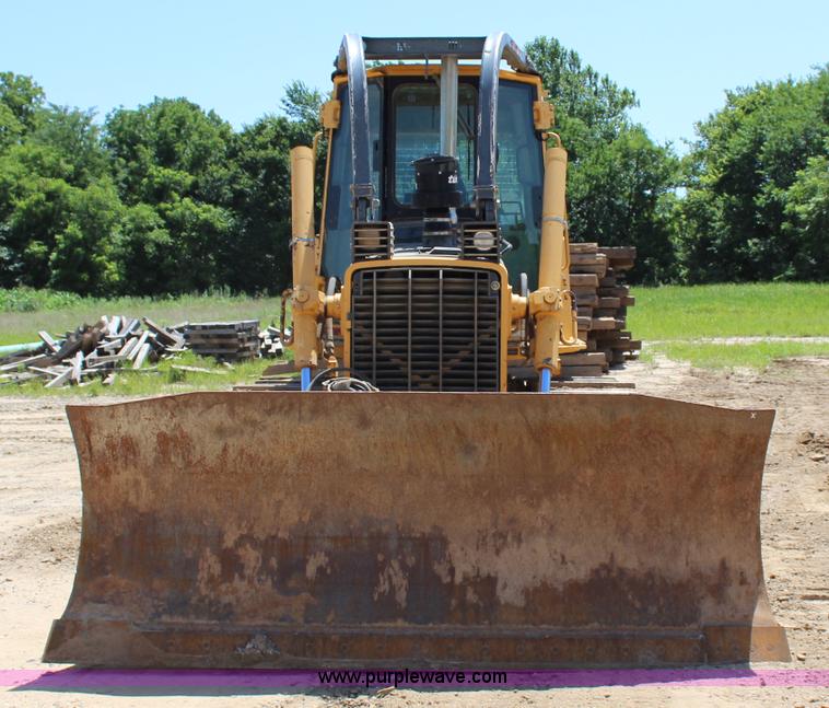 image for item I1593 2004 John Deere 750C LT dozer