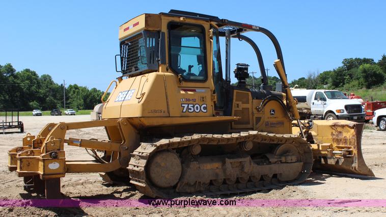 image for item I1593 2004 John Deere 750C LT dozer
