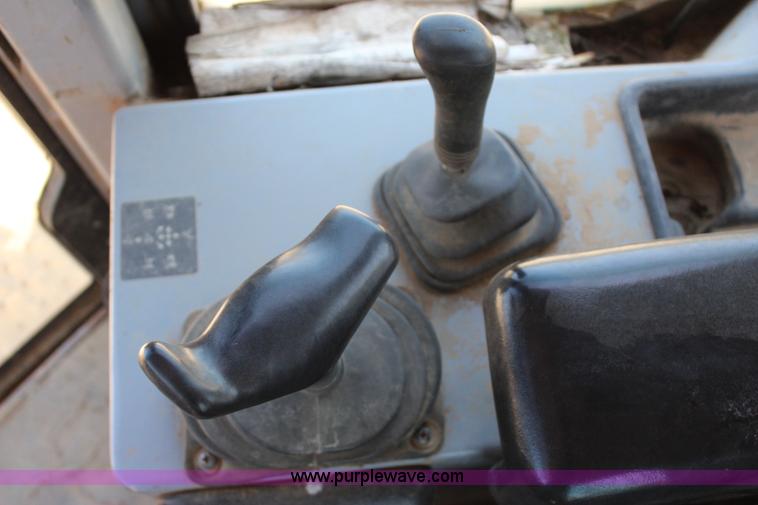 image for item I1593 2004 John Deere 750C LT dozer