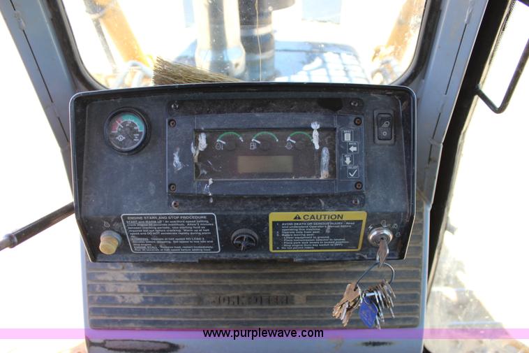 image for item I1593 2004 John Deere 750C LT dozer