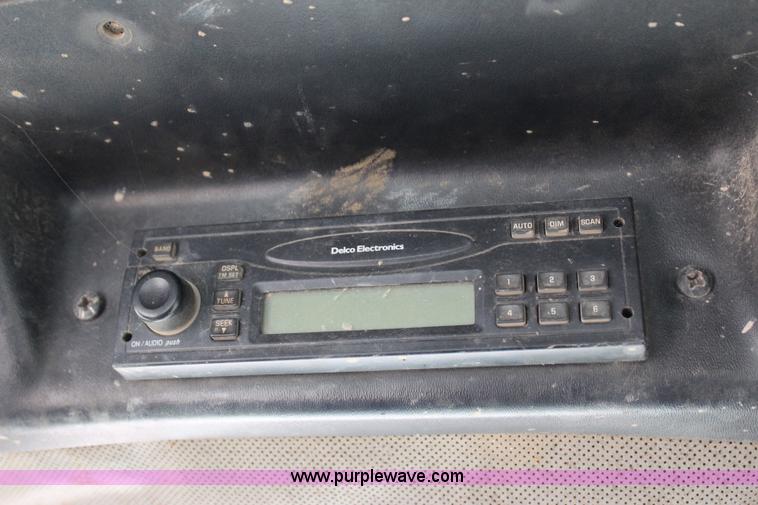 image for item I1593 2004 John Deere 750C LT dozer