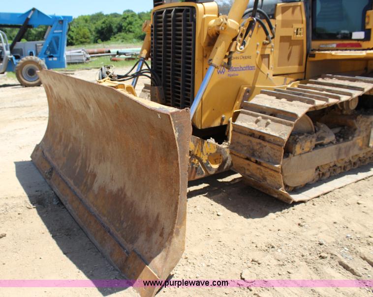 image for item I1593 2004 John Deere 750C LT dozer