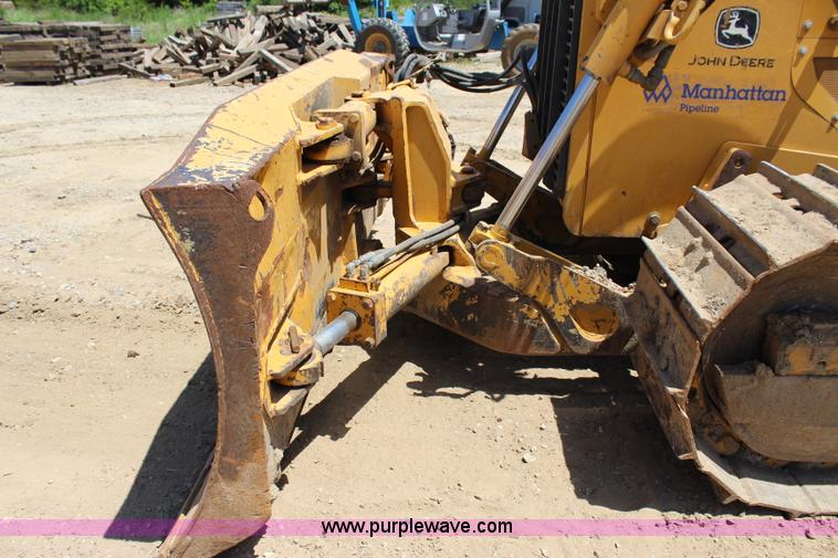 image for item I1593 2004 John Deere 750C LT dozer