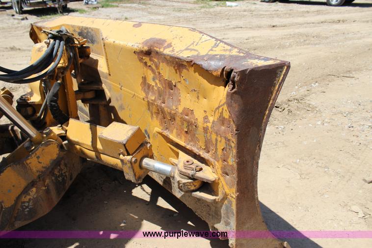 image for item I1593 2004 John Deere 750C LT dozer