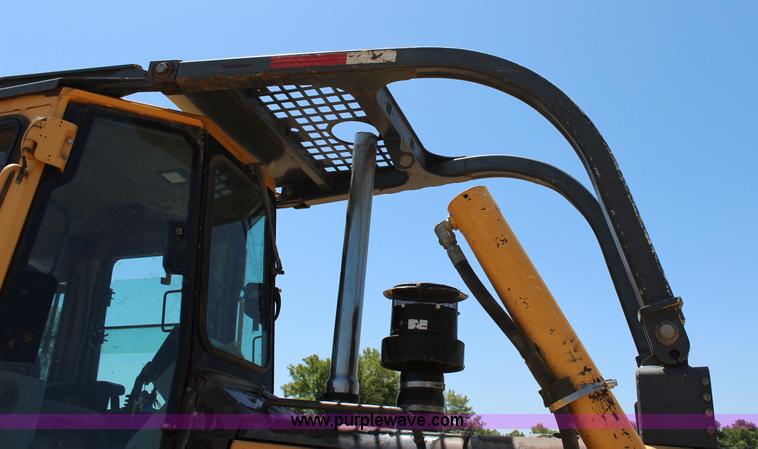 image for item I1593 2004 John Deere 750C LT dozer