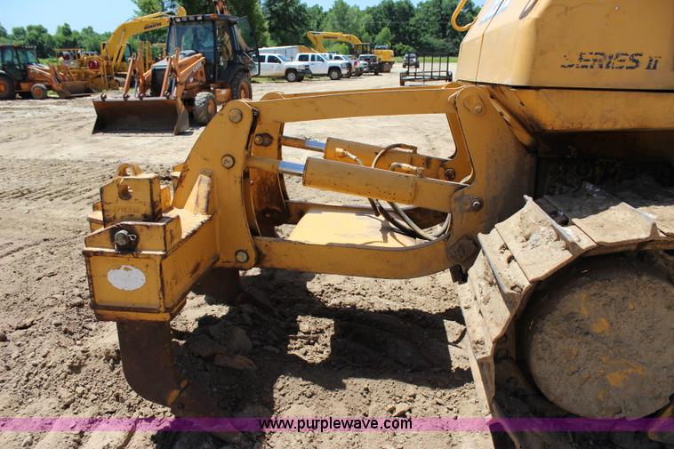 image for item I1593 2004 John Deere 750C LT dozer