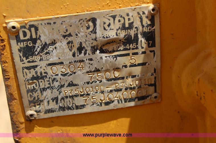 image for item I1593 2004 John Deere 750C LT dozer