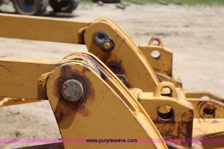 image for item I1593 2004 John Deere 750C LT dozer