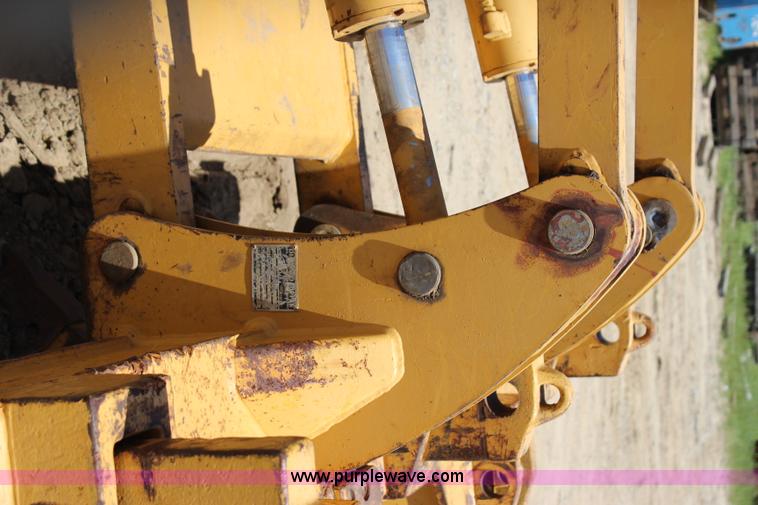 image for item I1593 2004 John Deere 750C LT dozer