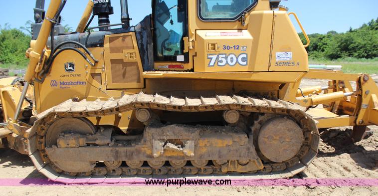 image for item I1593 2004 John Deere 750C LT dozer