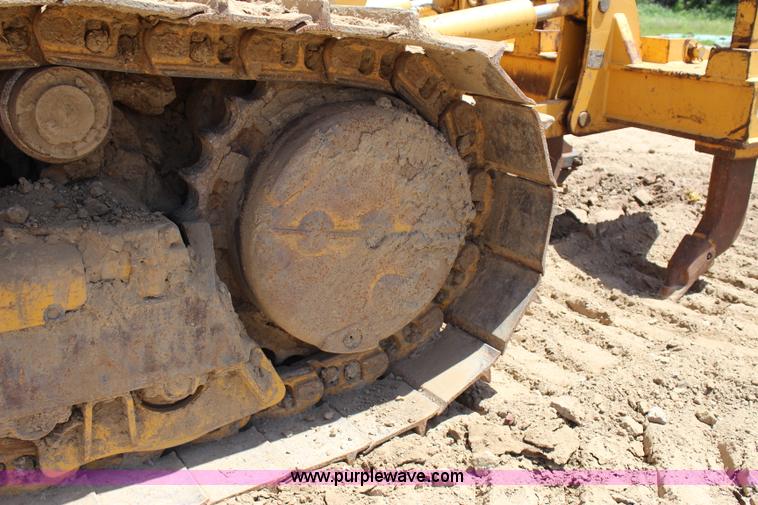 image for item I1593 2004 John Deere 750C LT dozer